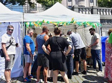 Info a sklo u vstupu