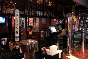 Když pivovaru patří v baru jen jeden kohout, musí upoutat pozornost (The Stag’s Head, NYC)