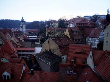 Staré město v pohledu z hradního vrchu - vlevo věž kostela Frauenkirche