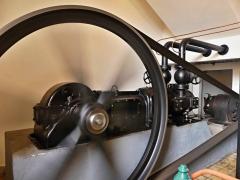 Parní stroj v chodu